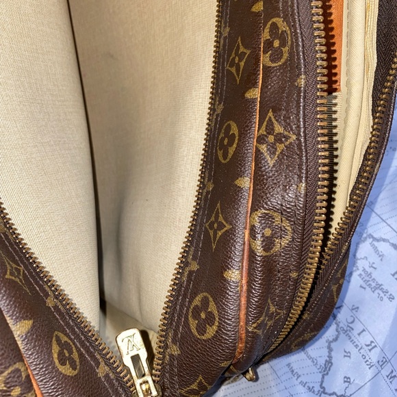 Louis Vuitton travel bag
Sirius 50 - Picture 7 of 11